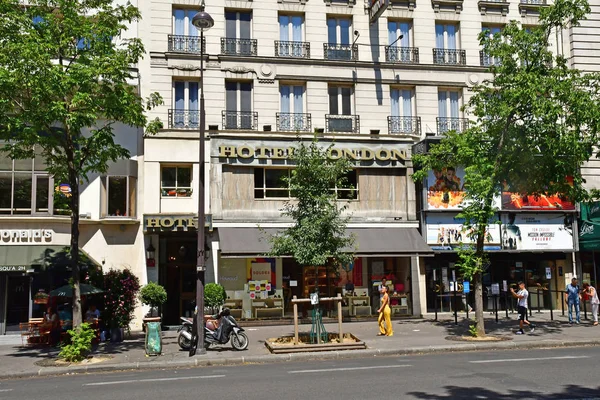 Paris; France - april 2 2017 : boulevard des Italiens — Stok fotoğraf