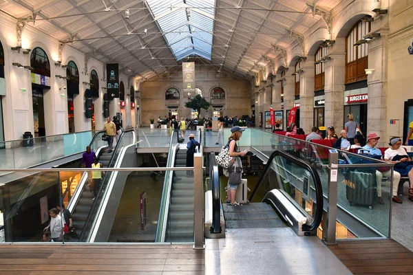 Paris; França - 4 de agosto de 2018: Estação Paris Saint Lazare — Fotografia de Stock