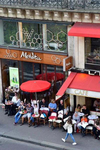 París; Francia - 2 de abril de 2017: Plaza de la Ópera — Foto de Stock