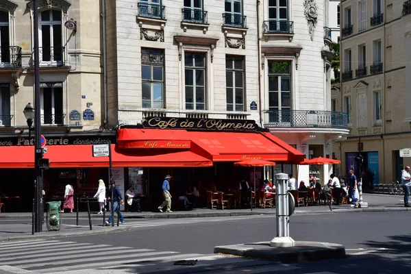 Paris; France - april 2 2017 : boulevard des Capucines — Stock Photo, Image