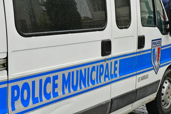 Les Mureaux; Franciaország - 2018. május 8.: önkormányzati rendőrség — Stock Fotó