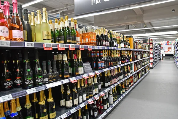 Paris, France - july 9 2018 : supermarket — Stock Photo, Image