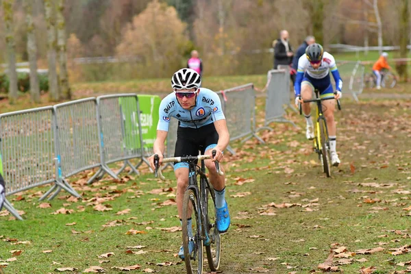 Verneuil sur Seine, França - 2 de dezembro de 2018: ciclo cross — Fotografia de Stock