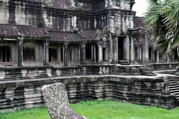Siem Reap; Reino de Camboya - 23 de agosto de 2018: Angkor Wat tem — Foto de Stock