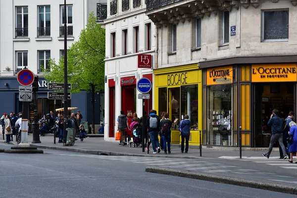 París; Francia - 2 de abril de 2017: Calle Rivoli — Foto de Stock