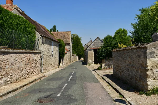 Wy dit joli village; Francia - 3 agosto 2018: centro del paese — Foto Stock