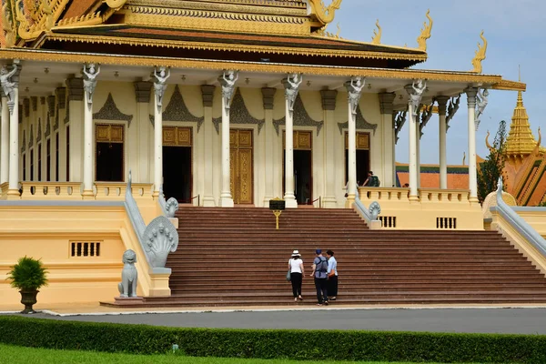 Phnom Penh; Koninkrijk van Kambodja - augustus 20 2018: Koninklijk Paleis — Stockfoto