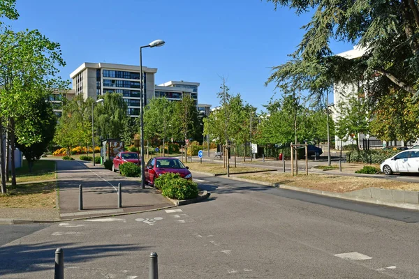 Les Mureaux; Francia - 8 de mayo de 2018: centro de la ciudad — Foto de Stock