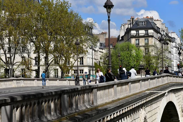 París; Francia - 2 de abril de 2017: Louis Philippe bridge — Foto de Stock