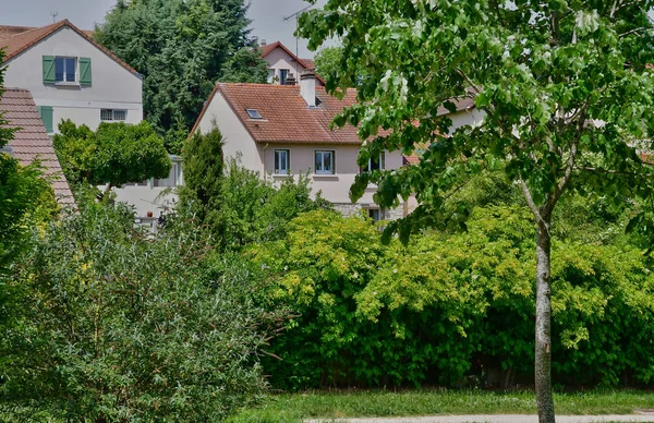 Verneuil sur Seine; Frankrike - maj 17 2017: centrum — Stockfoto