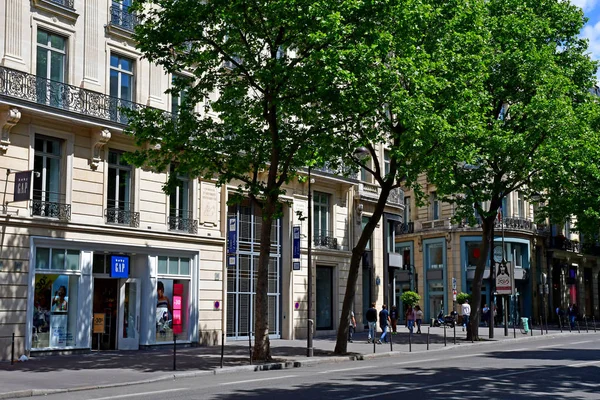 Paris; France - april 2 2017 : boulevard des Capucines — стокове фото