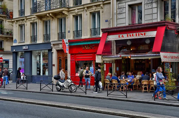 Paris; France - april 2 2017 : Rivoli street — Stock Photo, Image