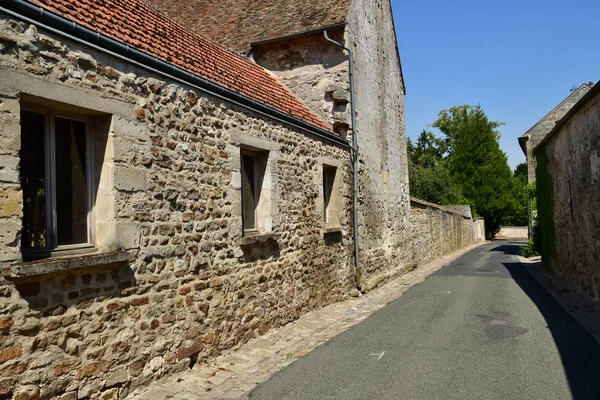 Wy dit joli dorp; Frankrijk - 3 augustus 2018: dorpscentrum — Stockfoto