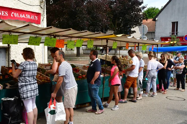 Breuillet; França - 3 de junho de 2018: mercado — Fotografia de Stock