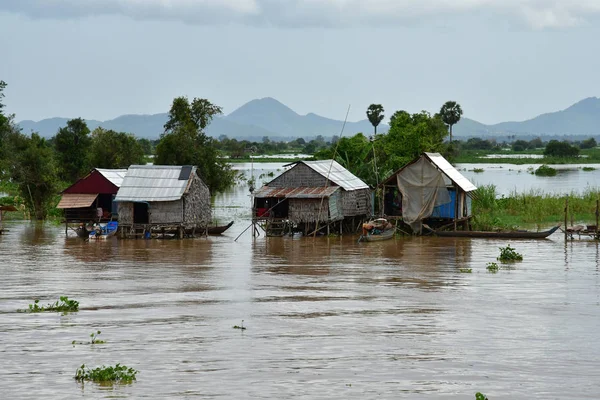 Kampong Chhnang; Reino de Camboya - 22 de agosto de 2018: flotante — Foto de Stock