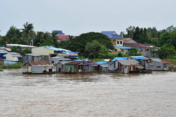 Reino de Camboya - agosto 19 2018: la ribera del río Mekong cerca — Foto de Stock