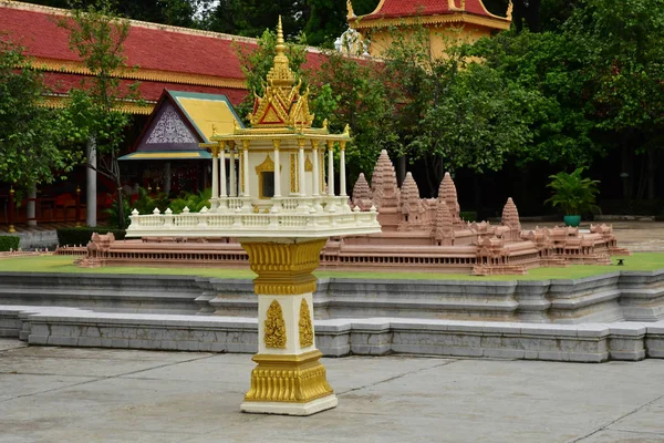 Phnom Penh; Reino do Camboja - 20 de agosto de 2018: Palácio Real — Fotografia de Stock