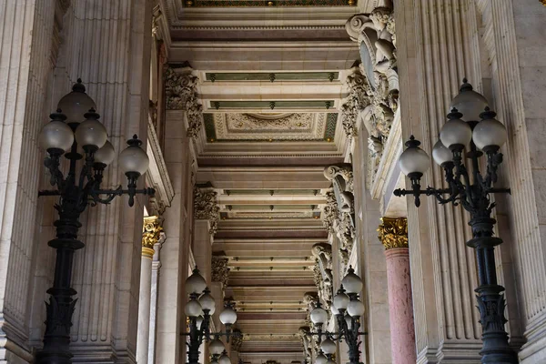 Párizs; Franciaország - augusztus 4 2018: Opera de Paris — Stock Fotó