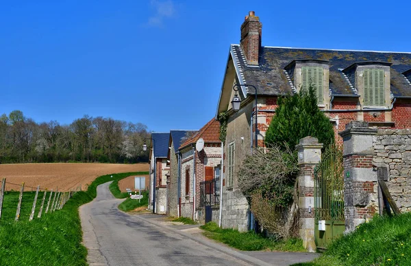 Guerny, Francia - 3 de abril de 2017: pintoresco pueblo en primavera — Foto de Stock