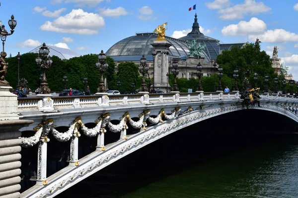 Paris; Frankrike - april 2 2017: bron Alexandre 3 — Stockfoto