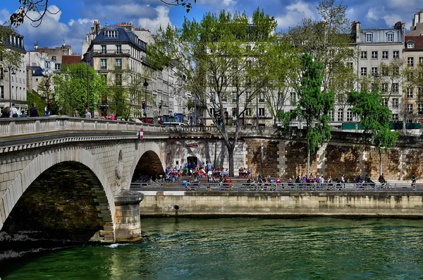 Parigi; Francia - 2 aprile 2017: Louis Philippe bridge — Foto Stock