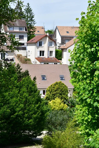 Verneuil sur Seine; Frankrijk - mei 17 2017: centrum — Stockfoto