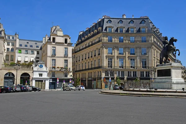 Paris; França - 2 de abril de 2017: Place des Victoires — Fotografia de Stock