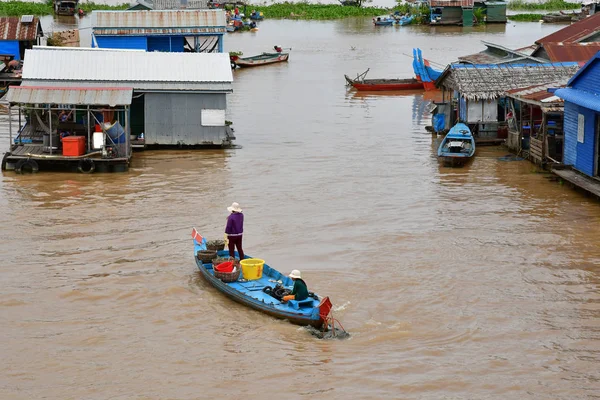 Kampong Chhnang; Regatul Cambodgiei - 22 august 2018: plutitor — Fotografie, imagine de stoc