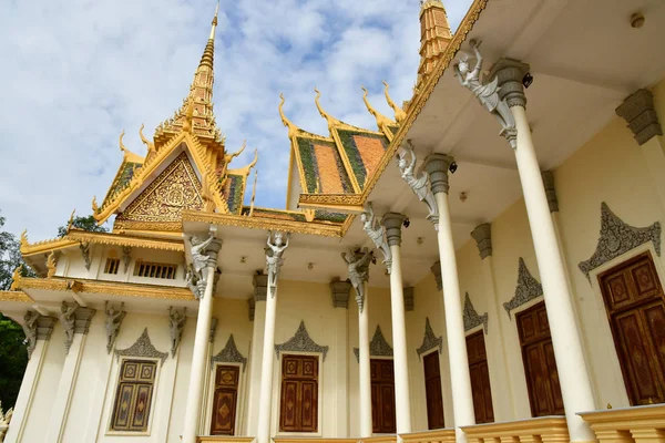 Phnom Penh; Koninkrijk van Kambodja - augustus 20 2018: Koninklijk Paleis — Stockfoto