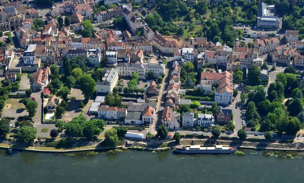 Triel sur Seine, Frankrike - juli 7 2017: Flygbild av den till — Stockfoto