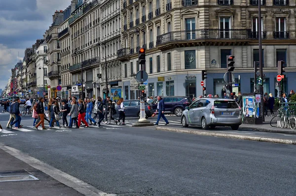 Париж; Франция - 2 апреля 2017: улица Риволи — стоковое фото