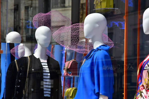 Paris; France - april 2 2017 : cloth shop in rue du Faubourg Sai — Stock Photo, Image