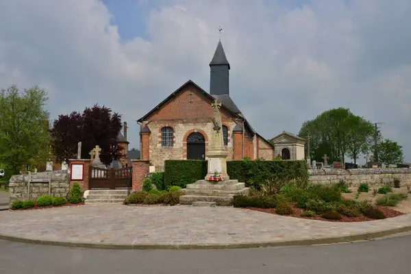 Fresnes le Plan, Francia - 13 de mayo de 2016: iglesia — Foto de Stock