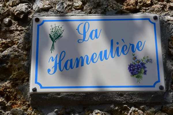 Verneuil sur Seine; Francia 17 de mayo de 2017: centro de la ciudad — Foto de Stock