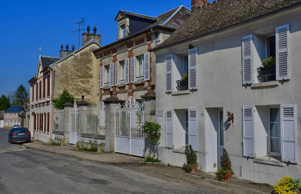 Boury en Vexin, Francia - 3 de abril de 2017: pintoresco pueblo en s —  Fotos de Stock