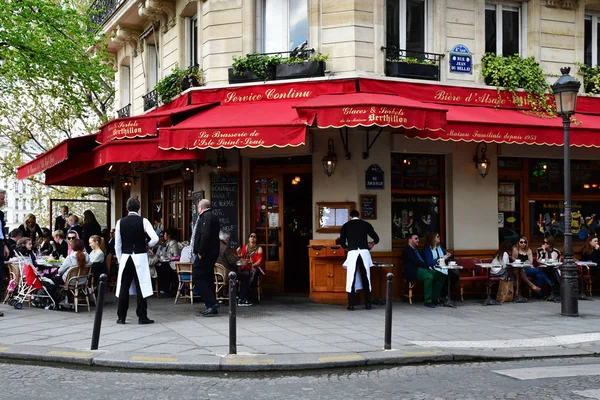 Parigi; Francia - 2 aprile 2017: Ile Saint Louis — Foto Stock