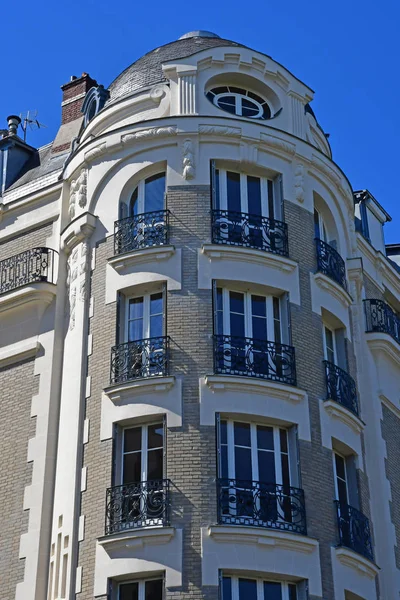 Париж; Франція - 21 травня 2017 року: будівлі поблизу quai branly — стокове фото