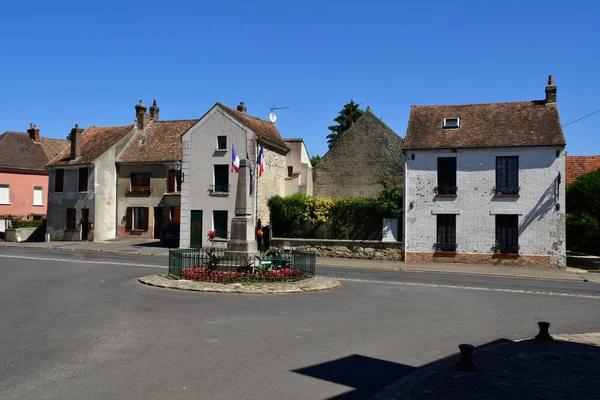 Cormeilles en Vexin, Francia - 6 agosto 2018: pittoresco villaggio — Foto Stock