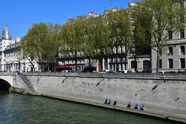 Parigi; Francia - 2 aprile 2017: quai des orfevres — Foto Stock