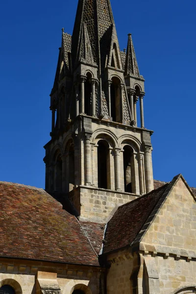 Vernouillet; Francia - 6 maggio 2018: pittoresco villaggio — Foto Stock