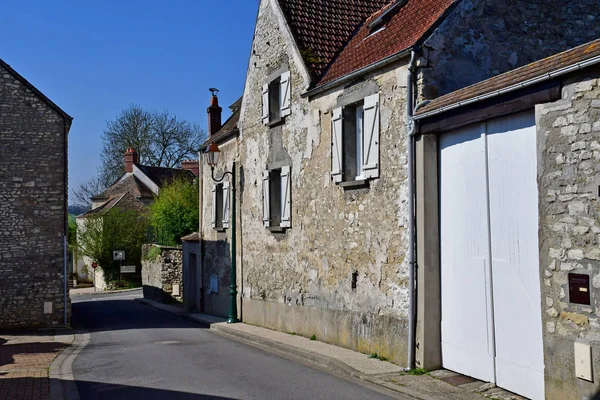 Fontenay Saint Pere; Francia - 23 de marzo de 2017: centro del pueblo — Foto de Stock