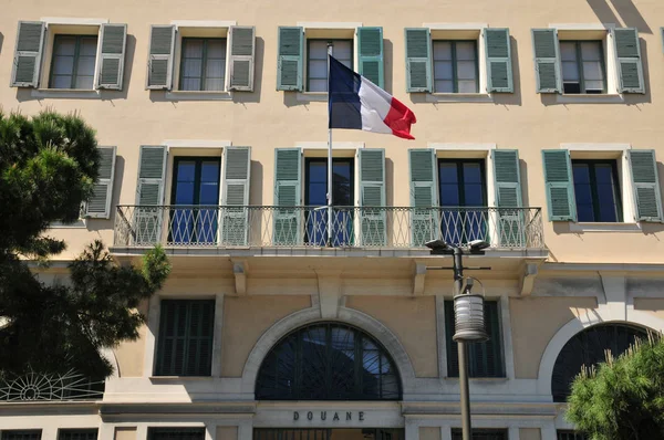 Nice, France - april 19 2016 : picturesque city center — Stock Photo, Image