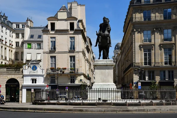 Paryż; Francja - kwiecień 2 2017: Place des Victoires — Zdjęcie stockowe