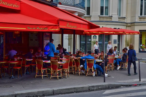 Párizs Franciaország-április 2 2017: Bar étterem — Stock Fotó