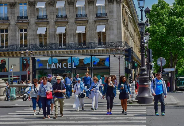 París; Francia - 2 de abril de 2017: Plaza de la Ópera — Foto de Stock