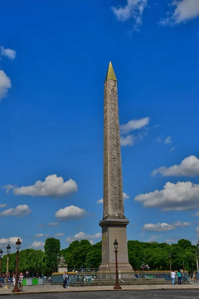 Parijs; Frankrijk - april 2 2017: de Place de la Concorde — Stockfoto