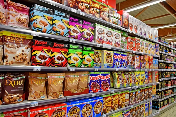 París, Francia - 9 de julio de 2018: supermercado — Foto de Stock
