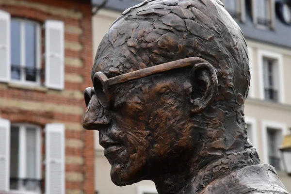 Poissy; Francia - 7 aprile 2019: Statua in bronzo Le Corbusier — Foto Stock