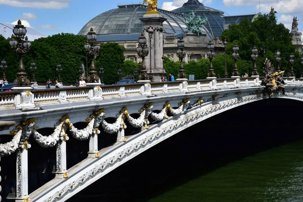 Paris; Frankrike - april 2 2017: bron Alexandre 3 — Stockfoto