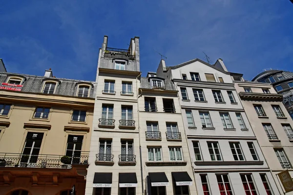 Parigi; Francia - 2 aprile 2018: rue Saint Honore — Foto Stock